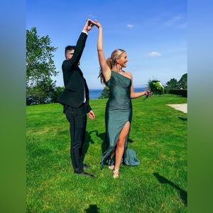 emerald green sherri hill size 0 one shoulder prom dress